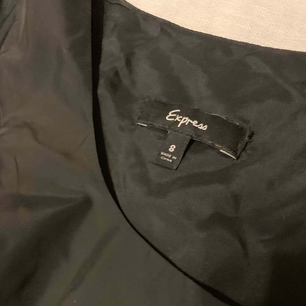 Express dress - Picture 2 of 3